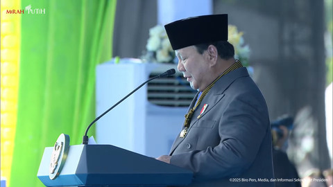 Presiden Prabowo Subianto menghadiri upacara HUT Bhayangkara ke-79 di Monas, Jakarta, Selasa (1/7/2025). Foto: Youtube/Sekretariat Presiden