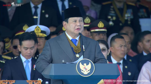 Presiden Prabowo Subianto menghadiri upacara HUT Bhayangkara ke-79 di Monas, Jakarta, Selasa (1/7/2025). Foto: Youtube/Sekretariat Presiden