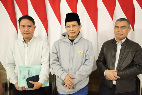 Menteri Agama Nasaruddin Umar (tengah) bertolak menuju Jeddah, Arab Saudi, bahas Kampung Haji, Selasa (1/7/2025). Foto: Kemenag RI