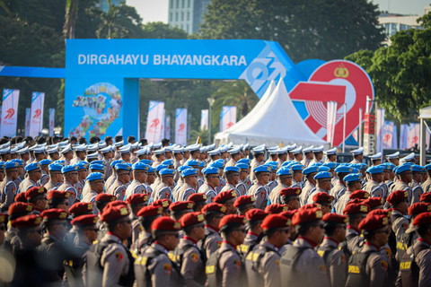 Suasana upacara HUT Bhayangkara ke-79 di Monumen Nasional (Monas), Jakarta, Selasa (1/7/2025).
Foto: Iqbal Firdaus/kumparan