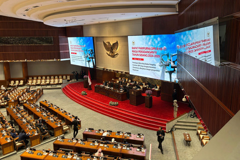 Suasana Rapat Paripurna DPR RI ke-21 Masa Sidang IV Tahun 2024-2025 di Kompleks Parlemen Senayan, Jakarta pada Selasa (1/7/2025). Foto: Abid Raihan/kumparan