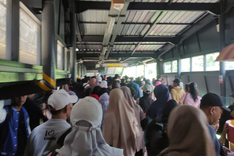 Suasana Stasiu...                    </div>

                    <div class=