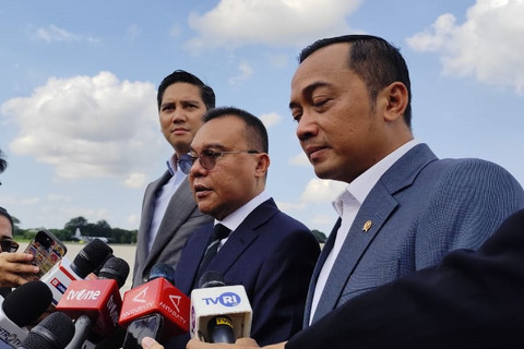 Wakil Ketua DPR Sufmi Dasco Ahmad (tengah) di Base Ops TNI AU Halim Perdanakusuma, Jakarta, Selasa (1/7/2025). Foto: Luthfi Humam/kumparan
