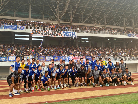 Skuat PSIM Jogja saat latihan perdana di Stadion Mandala Krida, Selasa (1/7). Foto: Gigih Imanadi