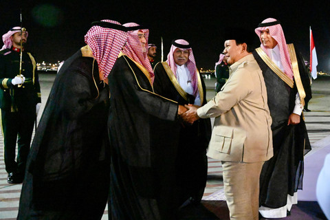 Presiden Republik Indonesia, Prabowo Subianto, tiba di Jeddah, Arab Saudi, pada Selasa (1/7).   Foto: Biro Pers Sekretariat Presiden