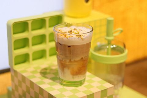 Iced pistachio vanilla latte ala Nespresso. Foto: Dok. Nespresso