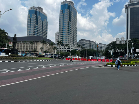 Jalan Merdeka Barat, Jakarta Pusat ditutup imbas demo sopir truk, Rabu (2/6). Foto: Rayyan Farhansyah/kumparan