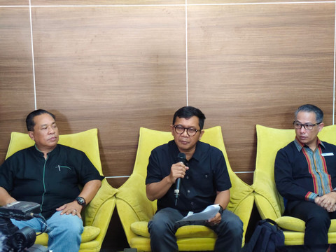 Wakil Rektor Bidang Kemahasiswaan, Pengabdian kepada Masyarakat, dan Alumni UGM, Arie Sujito, memberikan keterangan pers pada Rabu (2/7/2025). Foto: Arfiansyah Panji/kumparan