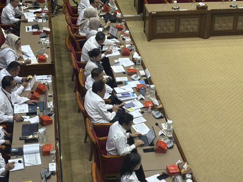Suasana Rapat Kerja Komisi X dengan Menteri Kebudayaan, Fadli Zon di Kompleks Parlemen, Senayan, Jakarta Selatan pada Rabu (1/7/2025). Foto: Abid Raihan/kumparan