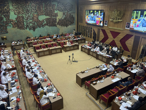 Suasana Rapat Kerja Komisi X dengan Menteri Kebudayaan, Fadli Zon di Kompleks Parlemen, Senayan, Jakarta Selatan pada Rabu (1/7/2025). Foto: Abid Raihan/kumparan
