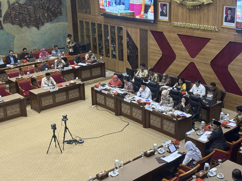 Suasana Rapat Kerja Komisi X dengan Menteri Kebudayaan, Fadli Zon di Kompleks Parlemen, Senayan, Jakarta Selatan pada Rabu (1/7/2025). Foto: Abid Raihan/kumparan
