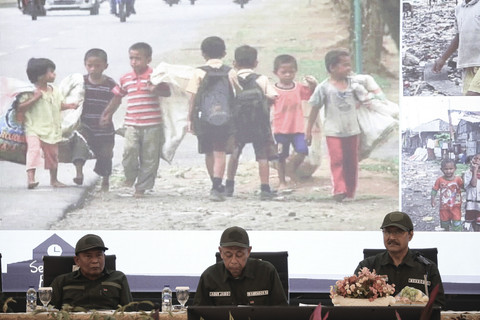 Menteri Sosial Saifullah Yusuf bersama Wakil Menteri Sosial Agus Jabo memimpin retreat Kepala Sekolah Rakyat Tahap II di Pusat Pendidikan dan Pelatihan Kesejahteraan Sosial ,Margaguna, Jakarta Selatan, Rabu (2/7/2025). Foto: Dicky Adam Sidiq/kumparan