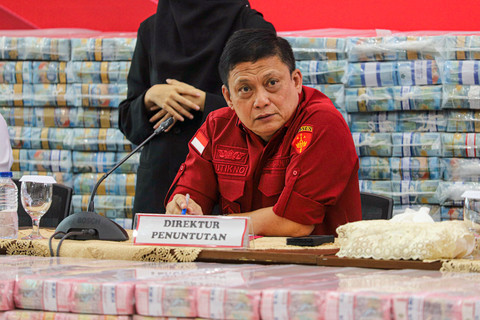 Direktur Penuntutan Jampidsus Kejagung, Sutikno menjawab pertanyaan wartawan di Konferensi Pers di Gedung Bundar Kejaksaan Agung RI, Jakarta, Rabu (2/7/2025). Foto: Iqbal Firdaus/kumparan
