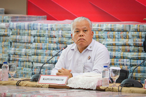 Kapuspenkum Kejagung Harli Siregar menjawab pertanyaan wartawan di Konferensi Pers di Gedung Bundar Kejaksaan Agung RI, Jakarta, Rabu (2/7/2025). Foto: Iqbal Firdaus/kumparan