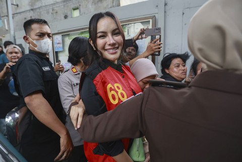 Terdakwa Nikita Mirzani tiba di Pengadilan Negeri Jakarta Selatan, Jakarta, Rabu, (2/7/2025). Foto: Agus Apriyanto