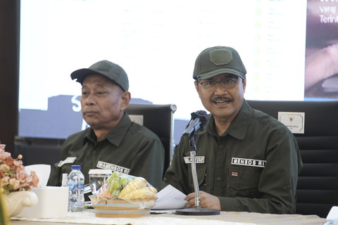 Mensos Saifullah Yusuf (Gus Ipul) dan Wamensos Agus Jabo membuka Retret Kepala Sekolah Rakyat Tahap II di Pusdiklatbangprof Kemensos pada Rabu (3/7/2025). Foto: Kemensos RI