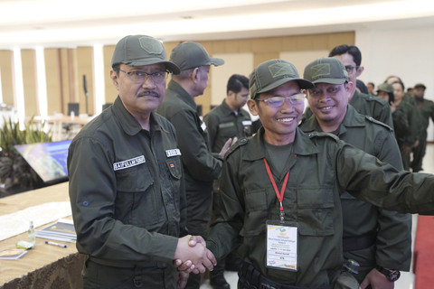 Mensos Saifullah Yusuf (Gus Ipul) dan Wamensos Agus Jabo membuka Retret Kepala Sekolah Rakyat Tahap II di Pusdiklatbangprof Kemensos pada Rabu (3/7/2025). Foto: Kemensos RI