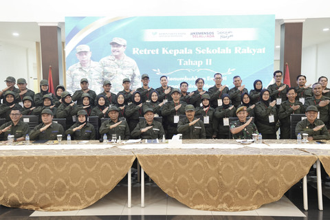 Mensos Saifullah Yusuf (Gus Ipul) dan Wamensos Agus Jabo membuka Retret Kepala Sekolah Rakyat Tahap II di Pusdiklatbangprof Kemensos pada Rabu (3/7/2025). Foto: Kemensos RI