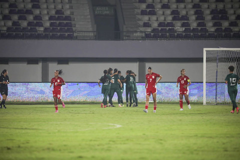 Pemain Timnas Wanita Pakistan melakukan selebrasi usai mencetak gol pada pertandingan Piala Asia Wanita 2026 antara Indonesia vs Pakistan di Indomilk Arena, Tangerang, Banten, Rabu (2/7/2025). Foto: Dicky Adam Sidiq/kumparan