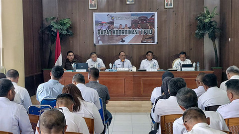 Bupati Bolmong, Yusra Alhabsyi, memimpin rapat koordinasi Tim Pengendalian Inflasi Daerah (TPID) terkait dengan melonjaknya harga beras yang memberatkan masyarakat.