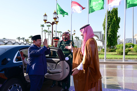 Presiden Republik Indonesia, Prabowo Subianto, melakukan pertemuan dengan Putra Mahkota sekaligus Perdana Menteri Arab Saudi, Pangeran Mohammed bin Salman Al Saud, di Istana Al-Salam, Jeddah, Rabu (2/7). Foto: Foto: Muchlis Jr - Biro Pers Sekretariat Presiden