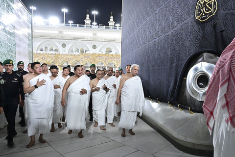 Presiden Republik Indonesia Prabowo Subianto menutup kunjungan kenegaraan di Arab Saudi dengan melaksanakan ibadah Umrah di Kota Suci Makkah pada Kamis, (3/7/2025) dini hari. Foto: Muchlis Jr - Biro Pers Sekretariat Presiden