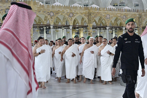 Presiden Republik Indonesia Prabowo Subianto menutup kunjungan kenegaraan di Arab Saudi dengan melaksanakan ibadah Umrah di Kota Suci Makkah pada Kamis, (3/7/2025) dini hari. Foto: Muchlis Jr - Biro Pers Sekretariat Presiden