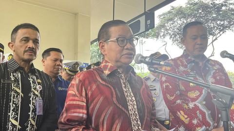 Gubernur Jakarta Pramono Anung dan Wali Kota Bekasi Tri Adhianto meluncurkan rute baru TransJabodetabek Bekasi-Dukuh Atas di Halte TransJ Galunggung, Jakarta Selatan, Kamis (3/7/2025). Foto: Nasywa Athifah/kumparan