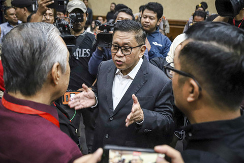 Politisi PDI Perjuangan Ganjar Pranowo menghadiri sidang lanjutan kasus dugaan perintangan penyidikan kasus korupsi Harun Masiku dengan terdakwa Hasto Kristiyanto di Pengadilan Tipikor, Jakarta...                    </div>

                    <div class=