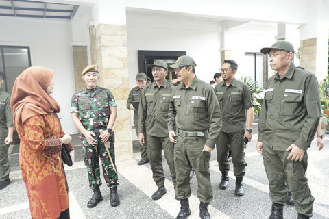 Komisioner KPAI Ai Rahmayanti bersama Mensos Saifullah Yusuf menghadiri Retret Tahap II Kepala Sekolah Rakyat di Pusdiklatbangprof Kesejahteraan Sosial Kemensos di Margaguna, Jakarta Selatan, Rabu (2/7/2025). Foto: Dok. Kemensos