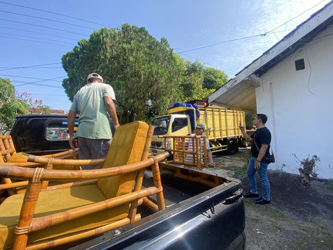 Proses pengosongan rumah oleh warga Tegal Lempuyangan, Yogya, K...                    </div>

                    <div class=
