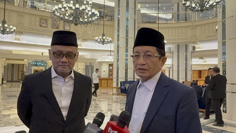 Menteri Agama Nasaruddin Umar (kanan) dan Kepala BP Haji Irfan Yusuf (kiri) di Jeddah, Arab Saudi, Kamis (3/7/2025). Urusan haji akan ditangani BP Haji dan tak lagi ditangani Kemenag pada 2026. Foto: Zamachsyari/kumparan