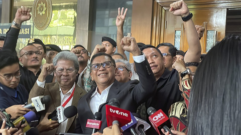 Sekjen PDIP Hasto Kristiyanto, usai dituntut 7 tahun penjara terkait kasus dugaan suap dan perintangan penyidikan Harun Masiku, di Pengadilan Tipikor Jakarta, Kamis (3/7/2025). Foto: Fadhil Pramudya/kumparan