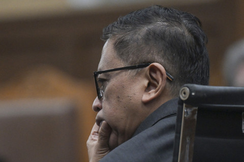 Terdakwa kasus dugaan suap pergantian antarwaktu (PAW) untuk anggota DPR Harun Masiku dan perintangan penyidikan, Hasto Kristiyanto menyimak keterangan jaksa dalam sidang pembacaan tuntutan di Pengadilan Tipikor, Jakarta, Kamis (3/7/2025). Foto: Bayu Pratama S/ANTARA FOTO