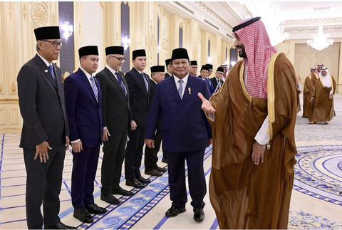 Menag Nasaruddin Umar saat mendampingi Presiden Prabowo bertemu Pangeran MBS. Foto: Dok. Istimewa