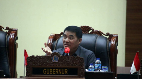 Gubernur Sulawesi Utara, Yulius Selvanus.
