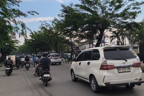 Suasana di Jalan Raya SM Raja, Kota Medan, Sumut, Jumat (4/7/2025). Foto: Tri Vosa/kumparan
