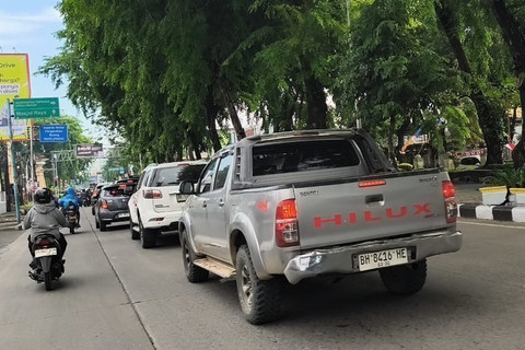 Suasana di Jalan Raya SM Raja, Kota Medan, Sumut, Jumat (4/7/2025). Foto: Tri Vosa/kumparan