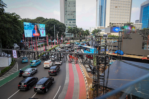 Panggung acara menghiasi Bundaran HI, Jakarta, Jumat (4/7/2025). Foto: Iqbal Firdaus/kumparan
