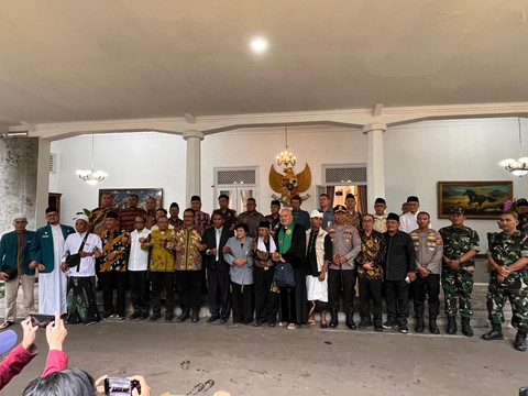 Momen seusai rakor Forkopimda dengan para tokoh masyarakat dan keagamaan di Pendopo Kabupaten Sukabumi, Kamis (3/7/2025). Dok: sukabumiupdate.com