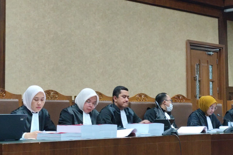 Surat tuntutan untuk mantan Mendag Thomas Trikasi Lembong alias Tom Lembong dalam kasus korupsi impor gula di Pengadilan Tipikor Jakarta, Jumat (4/7/2025). Foto: Jonathan Devin/kumparan