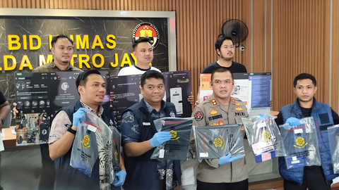 Pers rilis kasus love scamming di Polda Metro Jaya pada Jumat (4/7). Foto: Rachmadi Rasyad/kumparan