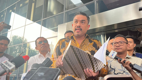 Menteri UMKM Maman Abdurrahman saat menyampaikan klarifikasi soal polemik istrinya di Gedung KPK, Jakarta Selatan, Jumat (4/7). Foto: Nasywa Athifah/kumparan