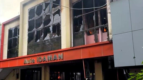 Kondisi Aula Idaman Manado yang terbakar, Jumat (4/7).