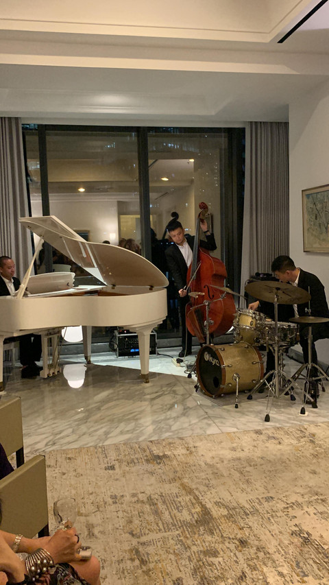 Kevin Yosua Trio ft. Hansen Arief dan Rio Manuel tampil di acara Jazz Concert at the Swiss Residence, SCBD, Jakarta Selatan, Jumat (4/7).  Foto: Vincentius Mario/kumparan