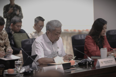 Wakil Menteri Sosial (Wamensos) Agus Jabo Priyono dalam Rapat Koordinasi Implementasi Digital Public Infrastucture pada Program Perlindungan Sosial di Kantor Dewan Ekonomi Nasional (DEN), Jakarta, Jumat (4/7/2025).
Foto: Dok. Kemensos