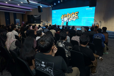 Para pemilik UKM mengikuti program CSR Telkomsel, Digital Creative Entrepreneurs (DCE) ke-4 dalam gelaran DCE Summit 2025, bertajuk AI for #AdvancingLocals. Foto: Dok. Telkomsel