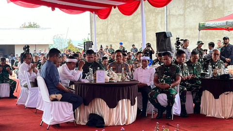 Gubernur Jawa Barat Dedi Mulyadi, KSAD Jenderal TNI Maruli Simanjuntak, hingga Bupati Purwakarta Saepul Bahri di kawasan Argoforestri Gunung Hejo, Purwakarta, Jawa Barat, Sabtu (5/7). Foto: Nasywa Athifah/kumparan
