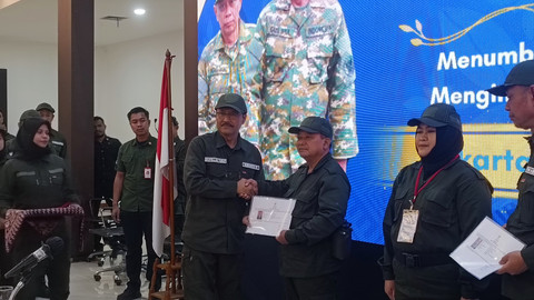 Mensos Gus Ipul menutup retret tahap II Kepala Sekolah Rakyat di Jaksel, Sabtu (5/7/2025). Foto: Thomas Bosco/kumparan