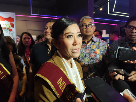 Menteri Komdigi Meutya Hafid menjawab pertanyaan wartawan di Agate Game Course, Summarecon Bandung, Jawa Barat, Sabtu (5/7).  Foto: Alya Zahra/kumparan 
